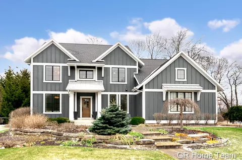 2520 Blackberry Ln NE, Grand Rapids, MI 49525