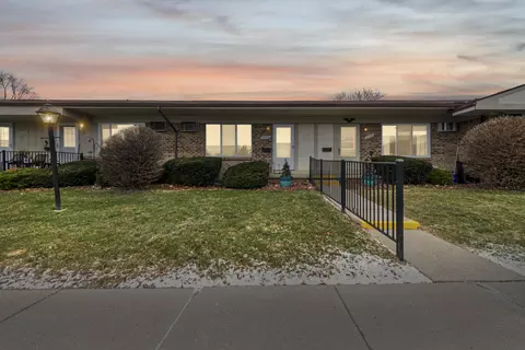 25229 Franklin Ter #5, South Lyon, MI 48178