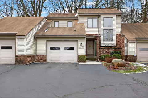 2811 S Wooddale Dr, Jackson, MI 49203