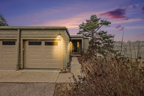 723 Skynob Dr, Ann Arbor, MI 48105