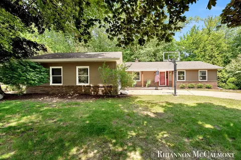 16151 Terrace Rd, Spring Lake, MI 49456