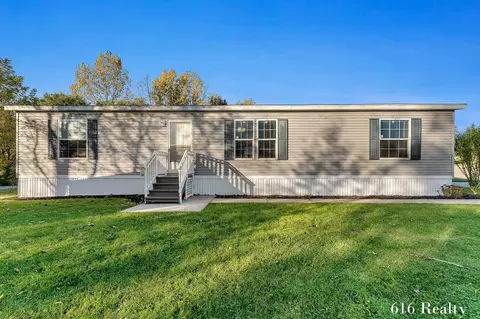 1412 Red Oak Ln NE, Belmont, MI 49306