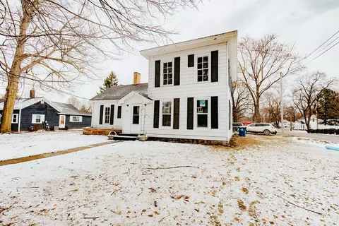 233 S Oak St, Sheridan, MI 48884