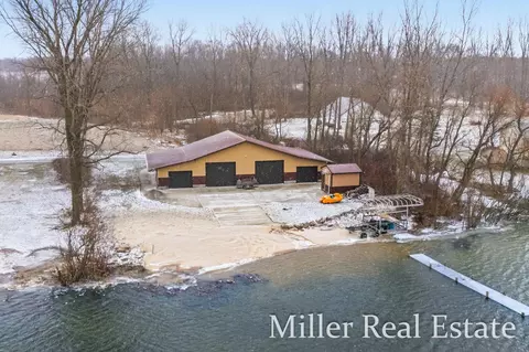 153 Sunset Dr, Dowling, MI 49050