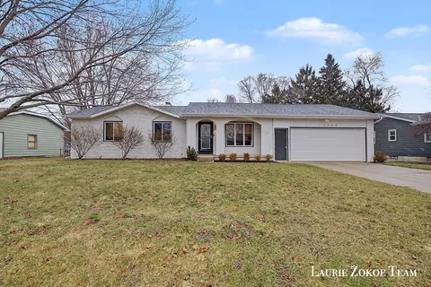 2659 Woodridge Dr, Jenison, MI 49428
