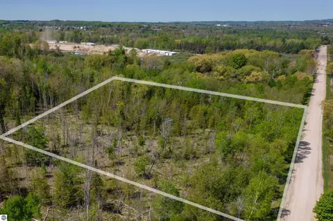 1436 Vanderlip Rd, Traverse City, MI 49686