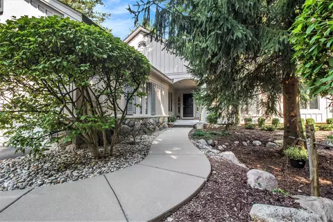 4826 Cliffside Dr #18, West Bloomfield, MI 48323