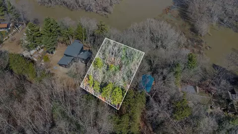 3101 River Bend Trl, Fennville, MI 49408