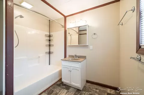 Bath - 5856 Kiddville Rd, Belding, MI 48809 photo 2 of 2