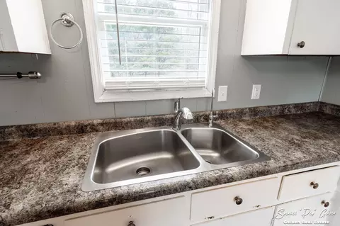 Kitchen - 5856 Kiddville Rd, Belding, MI 48809 photo 3 of 7