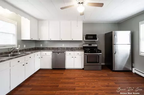 Kitchen - 5856 Kiddville Rd, Belding, MI 48809 photo 5 of 7