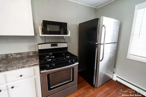 Kitchen - 5856 Kiddville Rd, Belding, MI 48809 photo 6 of 7