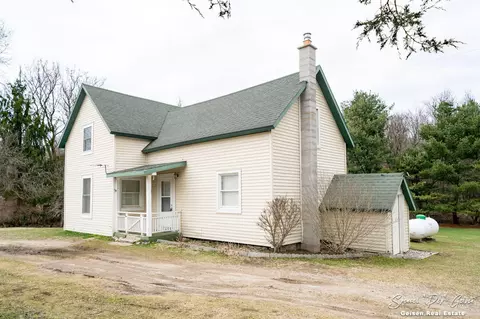 Exterior - 5856 Kiddville Rd, Belding, MI 48809 photo 2 of 11