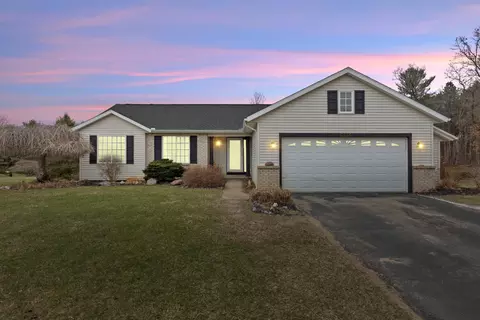 6256 Thornapple Valley Dr, Hastings, MI 49058