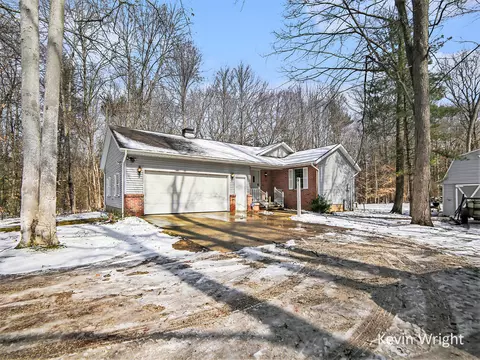 356 N Green Creek Rd, Muskegon, MI 49445