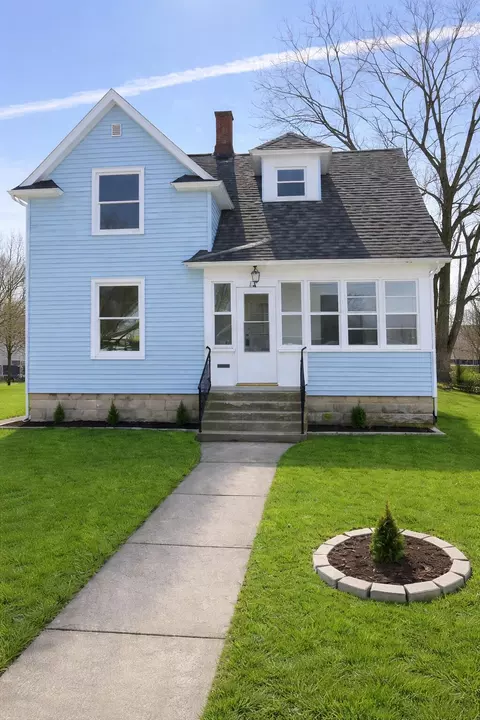 12 E 19th St, Holland, MI 49423