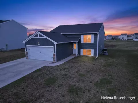 1700 Harper Grove Ln, Vicksburg, MI 49097