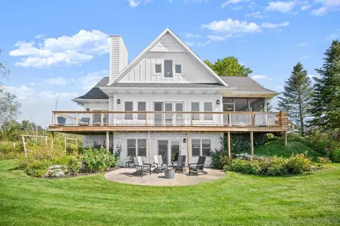 7616 1st St, Onekama, MI 49675