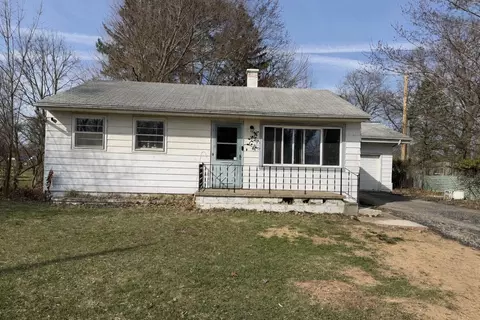 132 Lilac St, Paw Paw, MI 49079