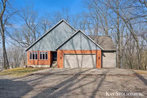 10714 Stoneridge Dr, Shelbyville, MI 49344