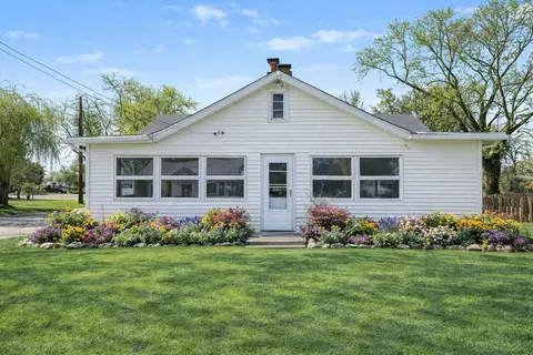 Exterior - 11637 Algonquin Dr, Pinckney, MI 48169 photo 4 of 5