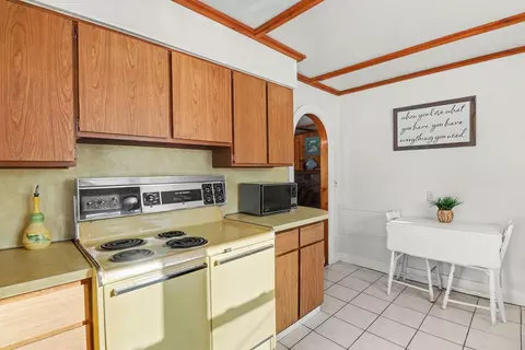 Kitchen - 11637 Algonquin Dr, Pinckney, MI 48169 photo 3 of 4