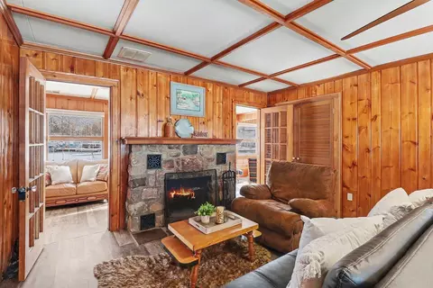 Living - 11637 Algonquin Dr, Pinckney, MI 48169 photo 1 of 6