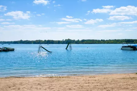 View/Area - 11637 Algonquin Dr, Pinckney, MI 48169 photo 2 of 3