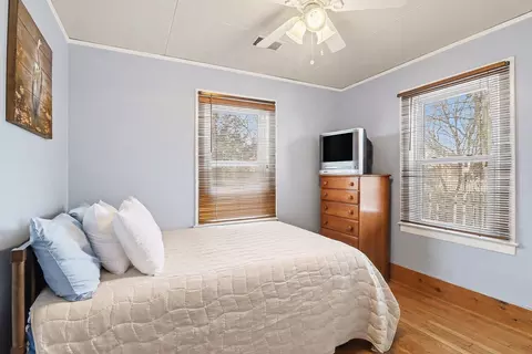 Bedroom - 11637 Algonquin Dr, Pinckney, MI 48169 photo 1 of 2