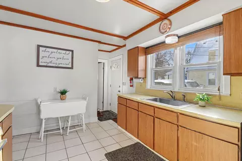 Kitchen - 11637 Algonquin Dr, Pinckney, MI 48169 photo 4 of 4