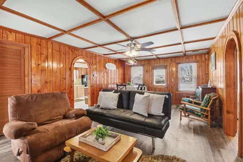 Living - 11637 Algonquin Dr, Pinckney, MI 48169 photo 2 of 6