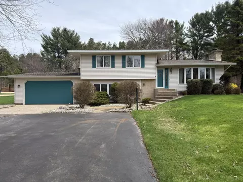 6142 Lake Harbor Rd, Norton Shores, MI 49441
