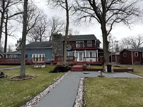 2454 Oakwood Dr, Hillsdale, MI 49242