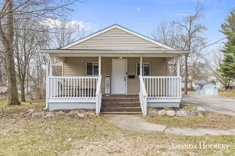 622 N Washington St, Lowell, MI 49331