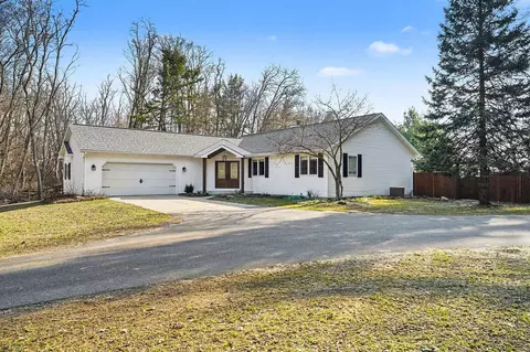 8856 N 42nd St, Augusta, MI 49012