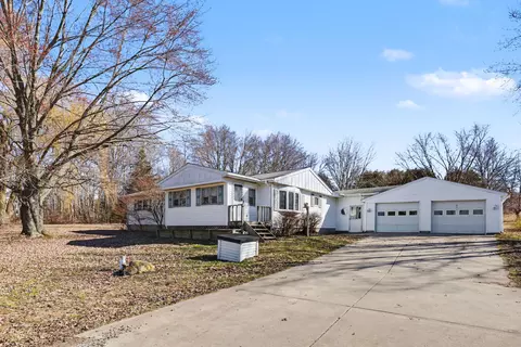 14192 Pine Lake Ave NE, Cedar Springs, MI 49319