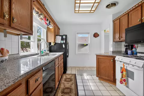 Kitchen - 602 Heyser St, Jackson, MI 49203 photo 1 of 4