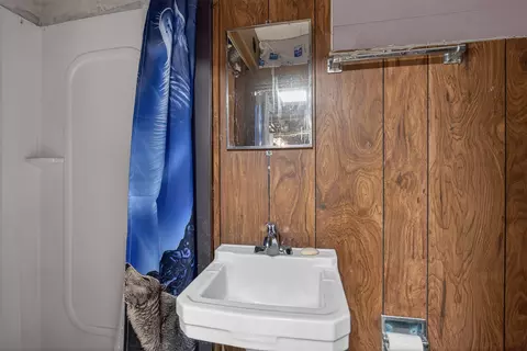 Bath - 602 Heyser St, Jackson, MI 49203 photo 2 of 2