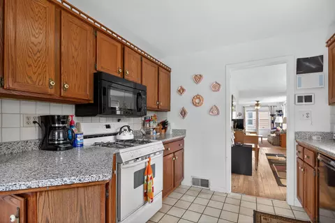 Kitchen - 602 Heyser St, Jackson, MI 49203 photo 3 of 4