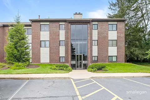 3406 Devonwood Hls NE #E, Grand Rapids, MI 49525