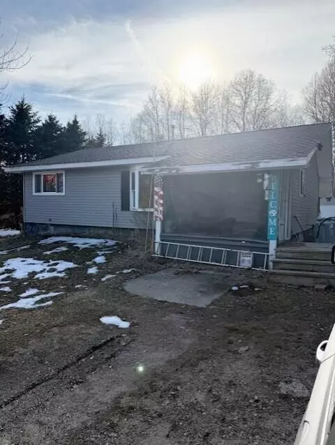 5297 N Hughes Ave, Fountain, MI 49410