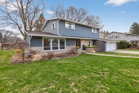 837 Thorntree Blvd, Jackson, MI 49203