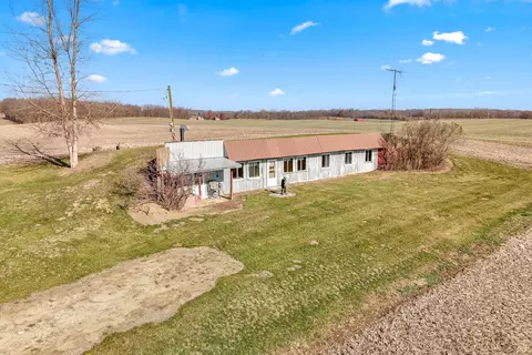 10720 E Bacon Rd, Pittsford, MI 49271