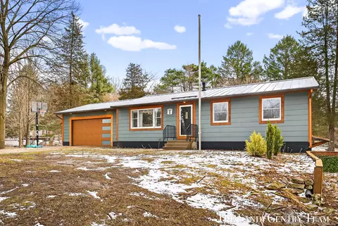 10816 168th Ave, Grand Haven, MI 49417