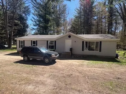 8404 Independence Ave, Cadillac, MI 49601
