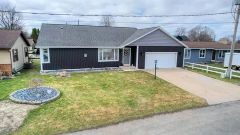 4314 Harmony Dr, Shelbyville, MI 49344