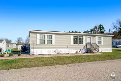 885 Buttonwood Dr, Middleville, MI 49333