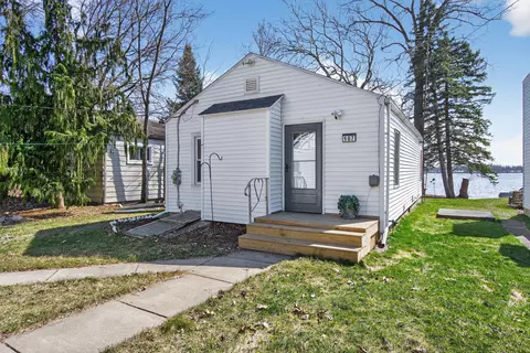 107 Studer Dr, Grass Lake, MI 49240