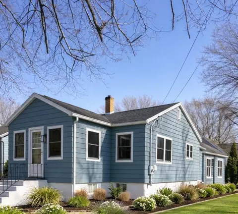 721 W Michigan St, New Buffalo, MI 49117