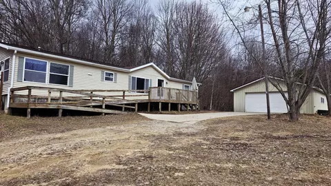 7272 Cedar Lake Rd NE, Edmore, MI 48829